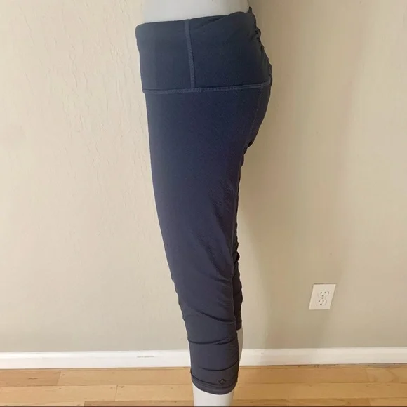 PRANA Textured Ruched Cropped Capri Blue Leggings - Picture 9 of 12